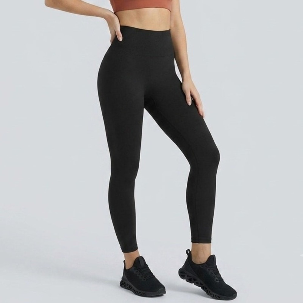 Halara Seamless 7/8 Yoga Leggings Medium High Rise Black NWT Stretch Activewear
